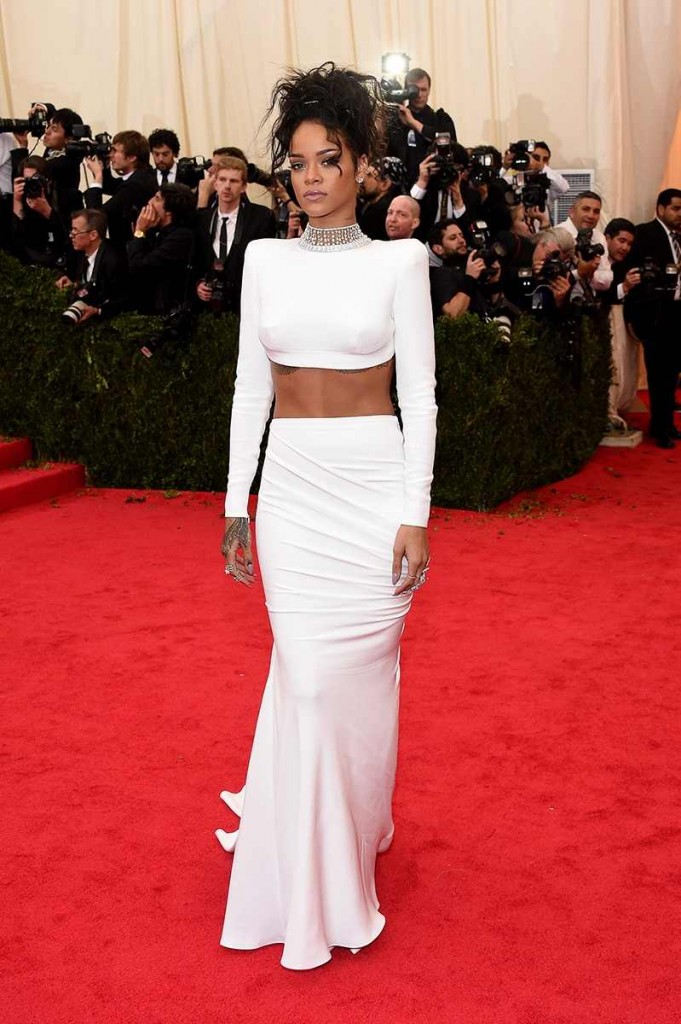 rihanna-2_204847320416.jpg_gallery_max (1)